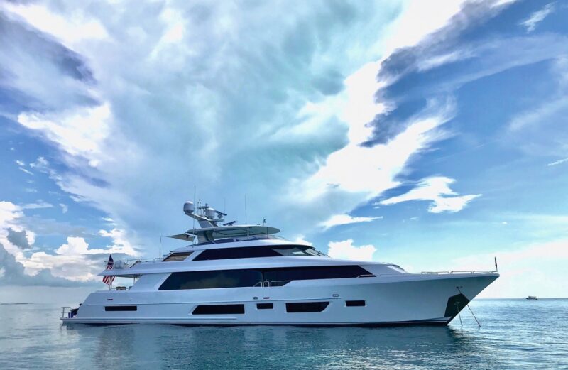 Yate Destacado / Featured Yacht WESTPORT 112’ | 34M
