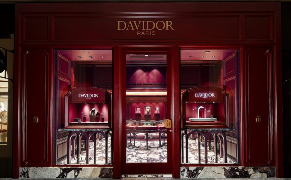 Elegant Davidor jewelry store window displaying luxurious pieces in warm lighting.