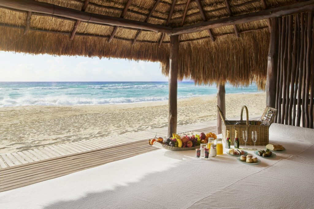 The JW Beach Basket gourmet picnic on the beach
