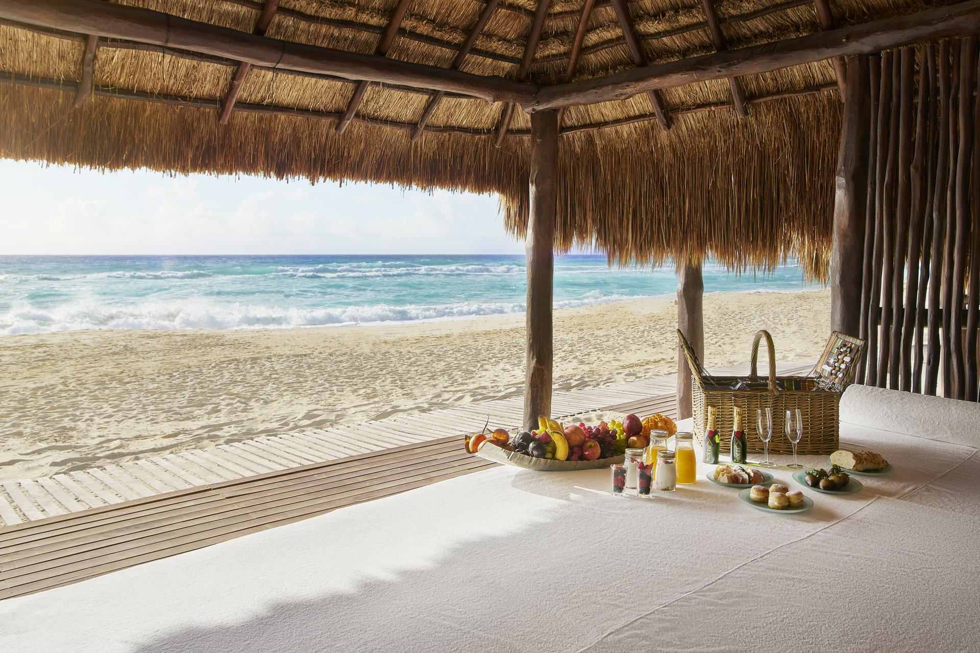 The JW Beach Basket gourmet picnic on the beach