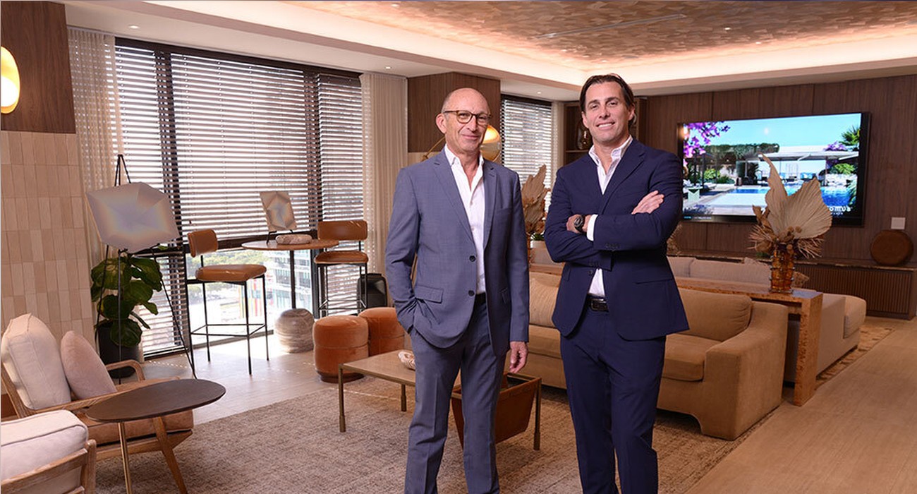 Ricardo Dunin y Juan Carlos Tassara, reportaje de Hola Latinos Magazine