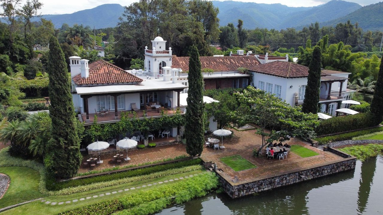 Villa Bokéh, Guatemala, featured in Hola Latinos issue 126