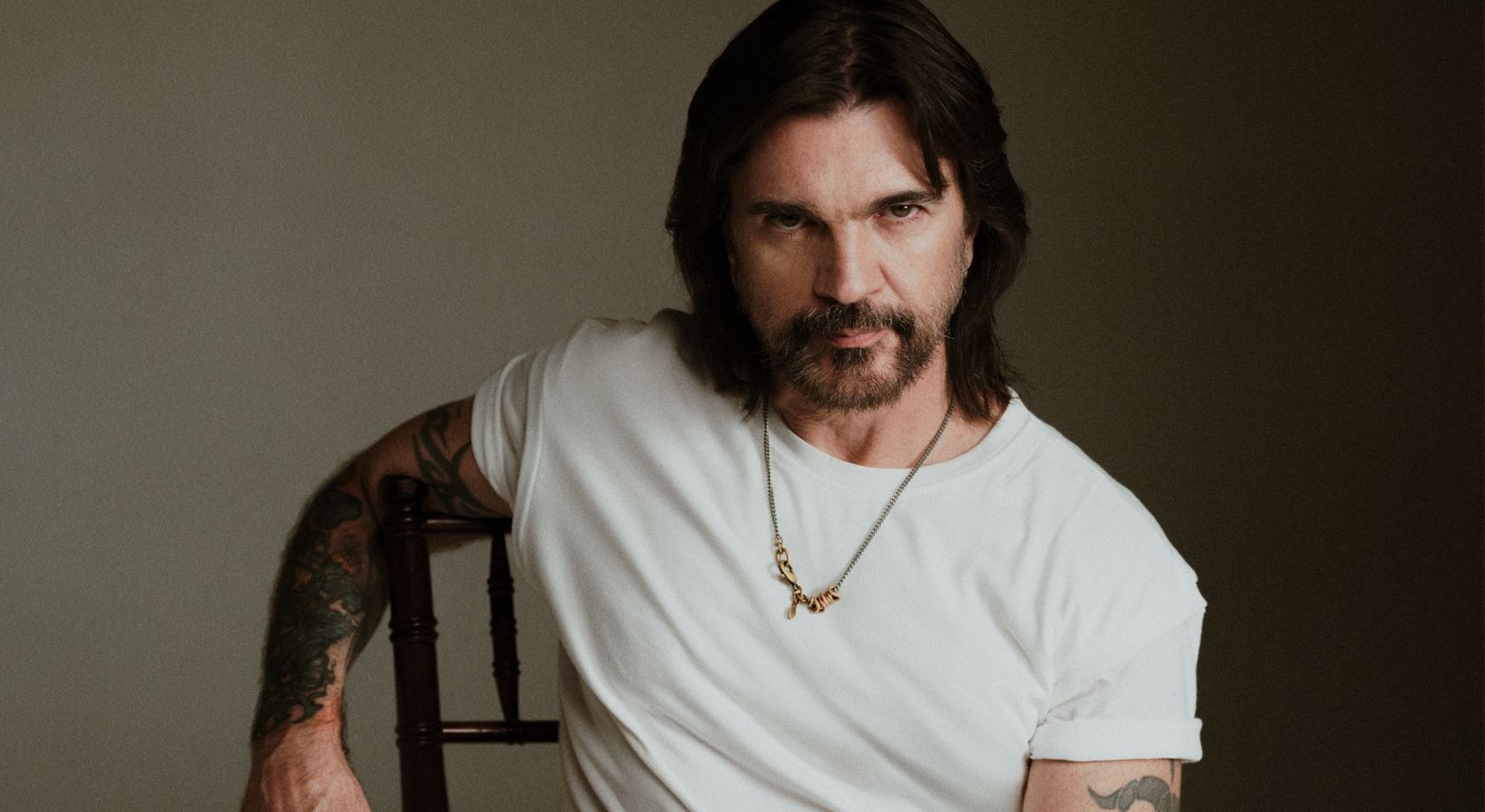 Juanes, featured in Hola Latinos issue 126