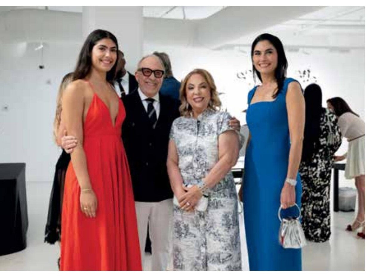 Millan Nader, Emilio Estefan, Taty Guiribitey y Jennifer Nader en la inauguración