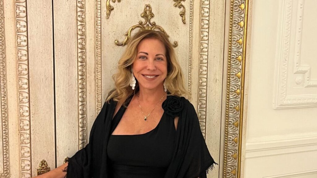 Nancy Esteves, Hola Latinos