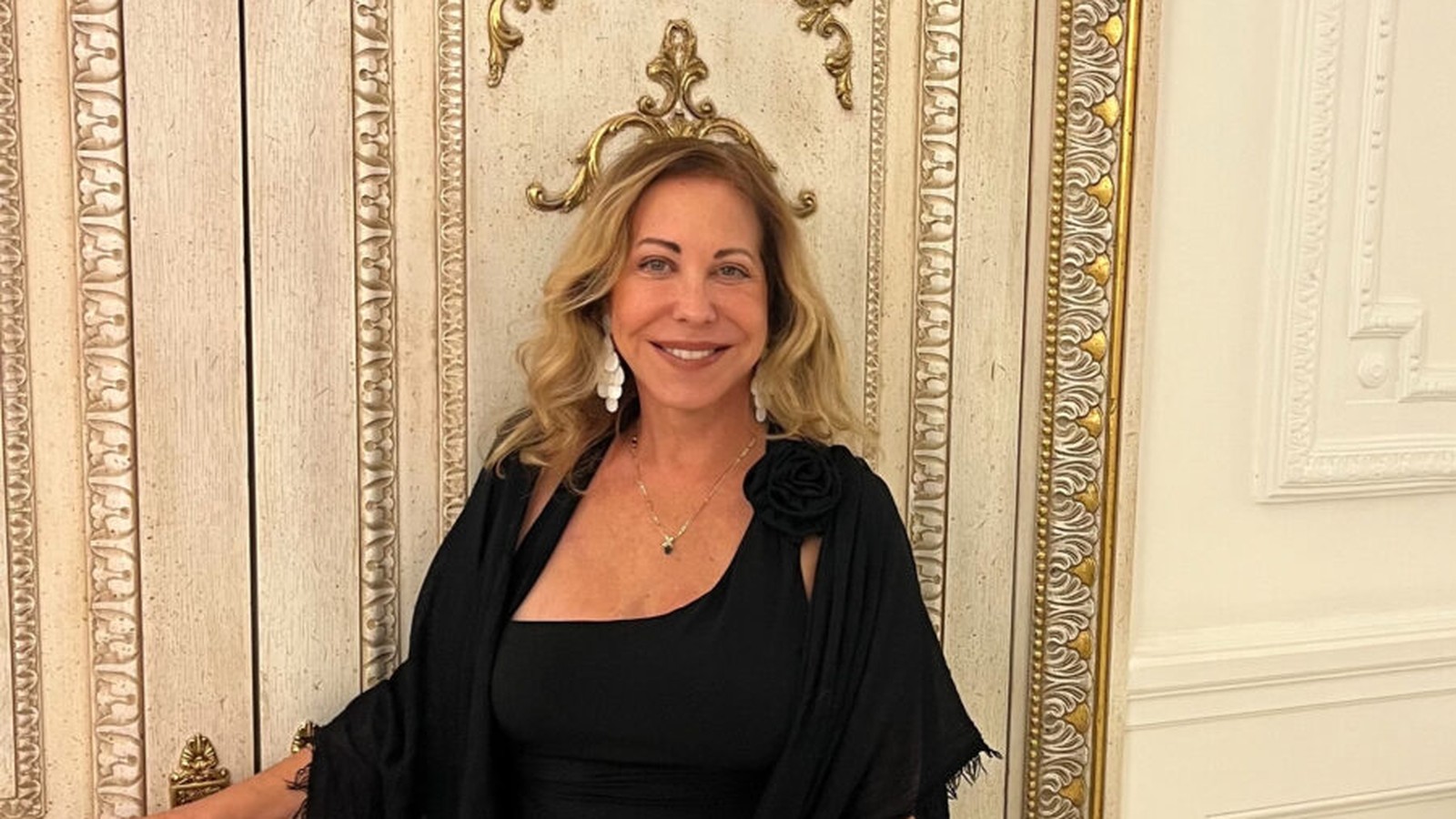 Nancy Esteves, Hola Latinos