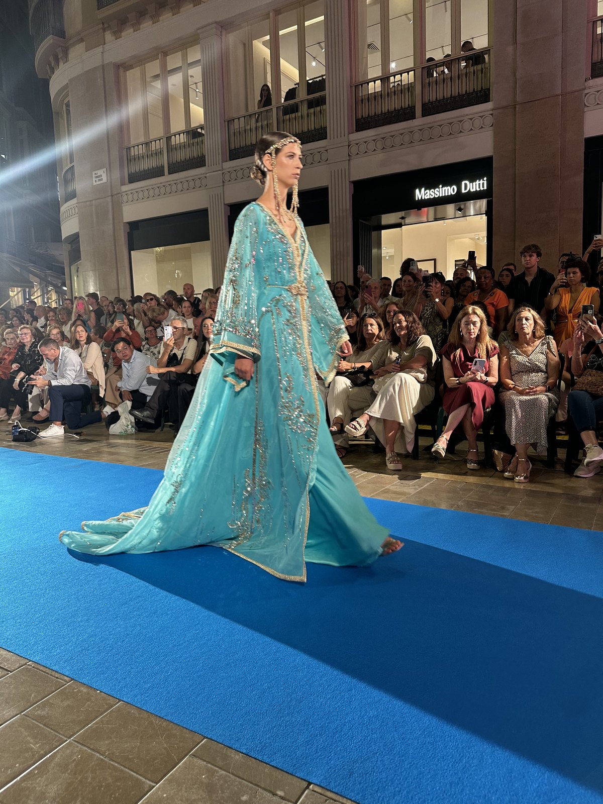 Look en la pasarela de Pasarela Larios Málaga Fashion Week en Calle Larios