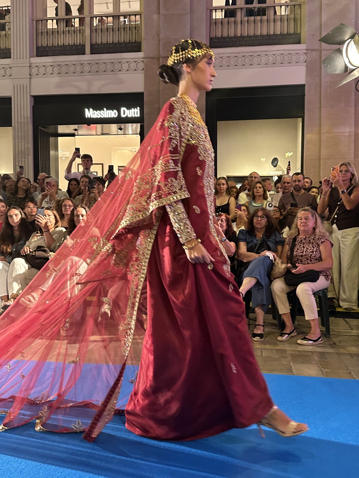 Look en la pasarela de Pasarela Larios Málaga Fashion Week en Calle Larios