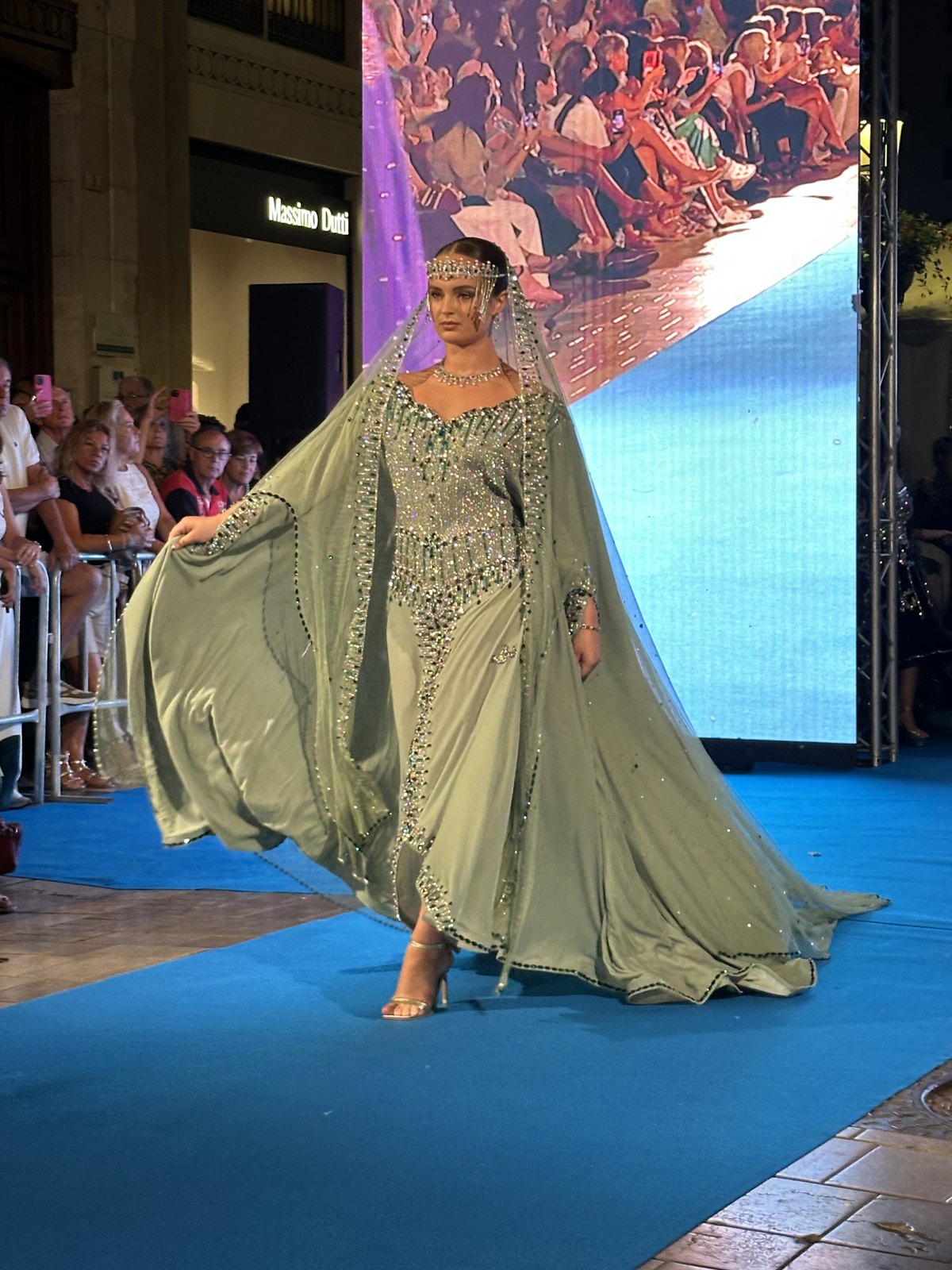 Look en la pasarela de Pasarela Larios Málaga Fashion Week en Calle Larios
