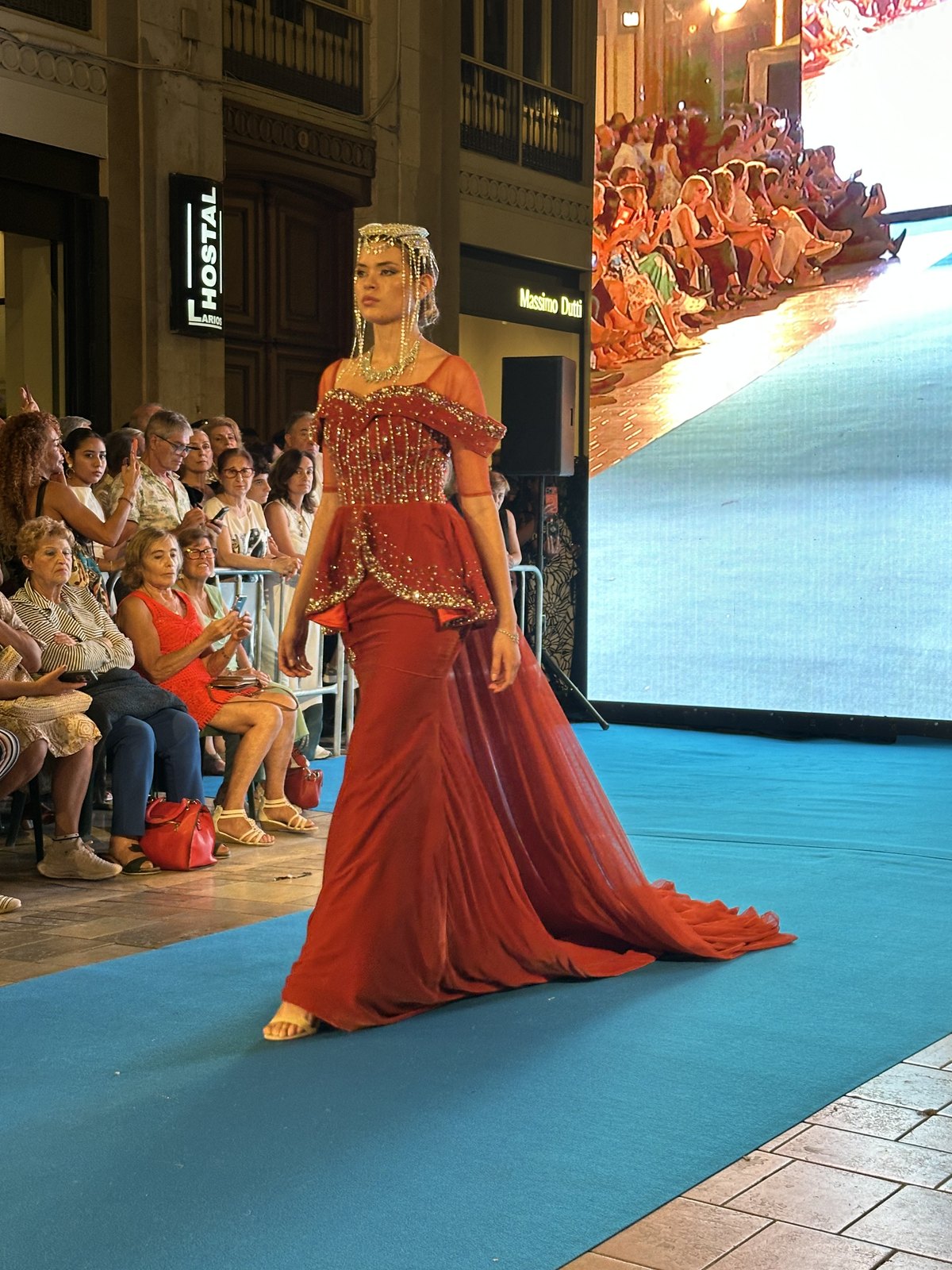 Look en la pasarela de Pasarela Larios Málaga Fashion Week en Calle Larios