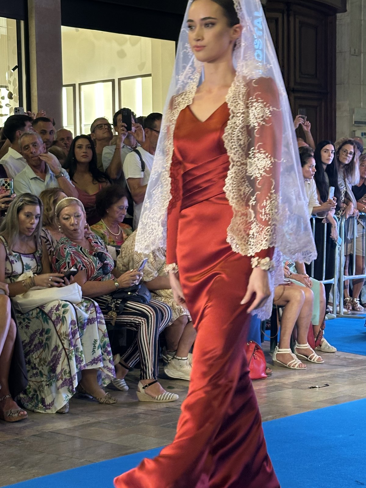 Look en la pasarela de Pasarela Larios Málaga Fashion Week en Calle Larios