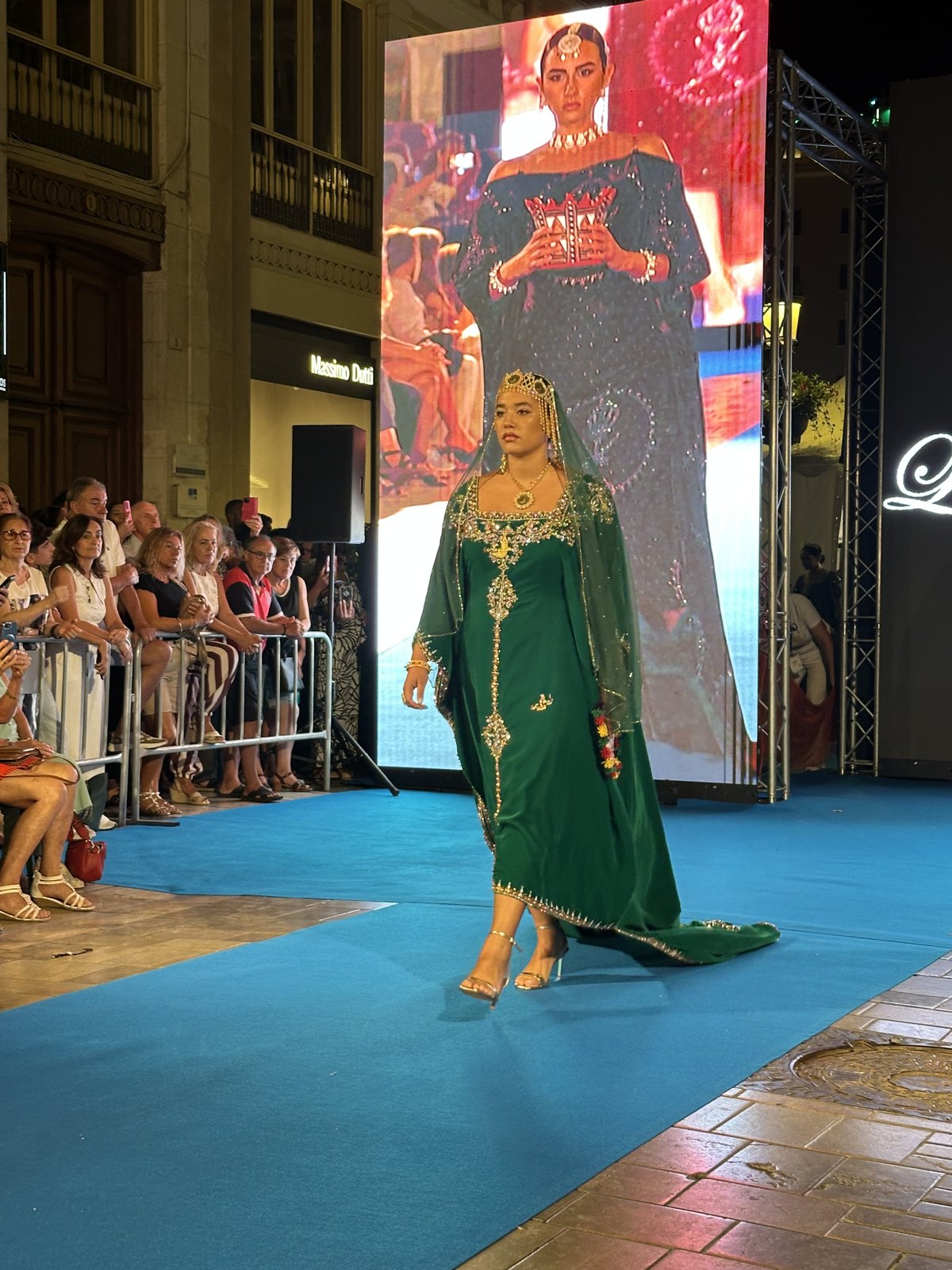 Look en la pasarela de Pasarela Larios Málaga Fashion Week en Calle Larios