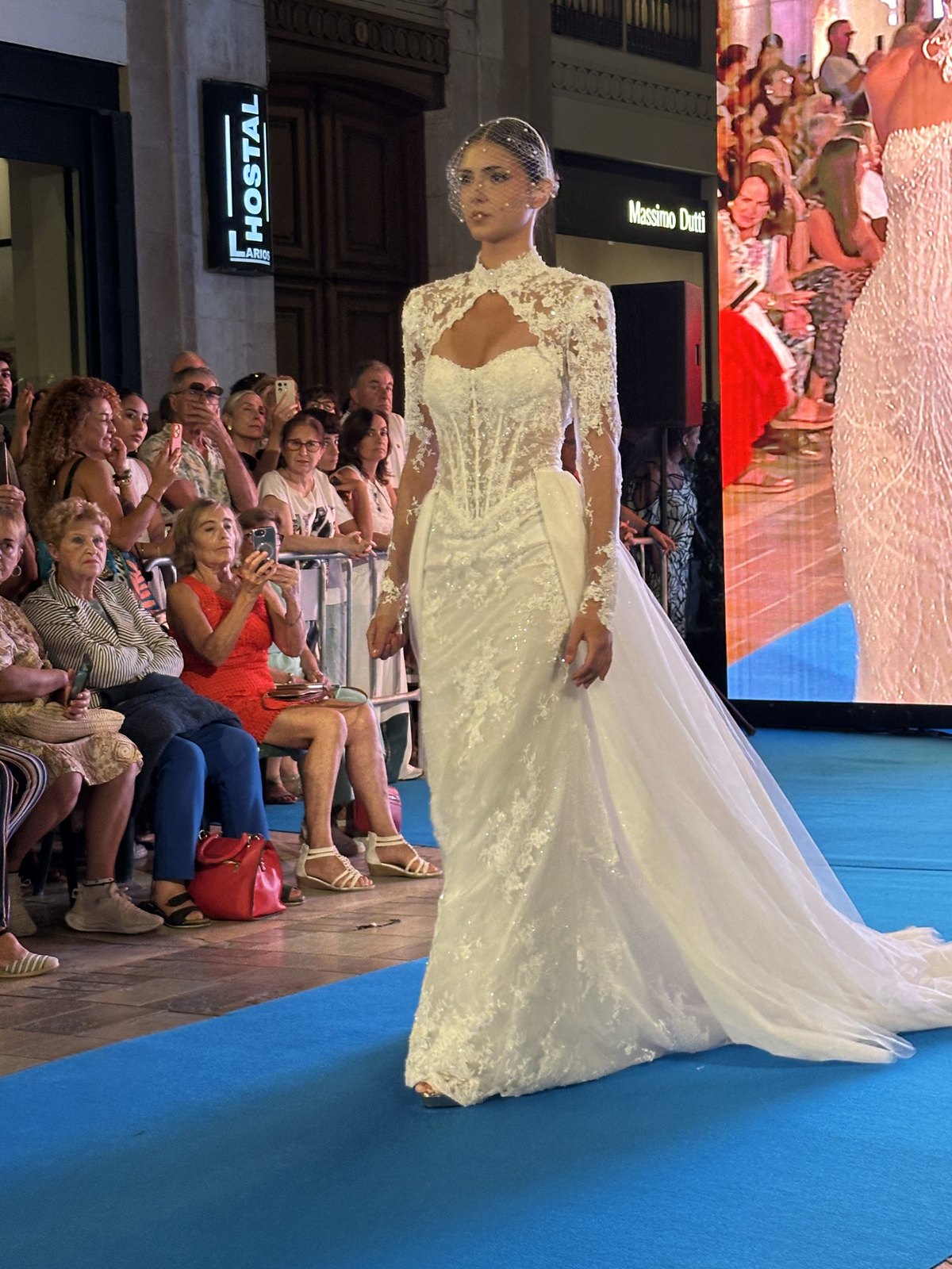Look en la pasarela de Pasarela Larios Málaga Fashion Week en Calle Larios