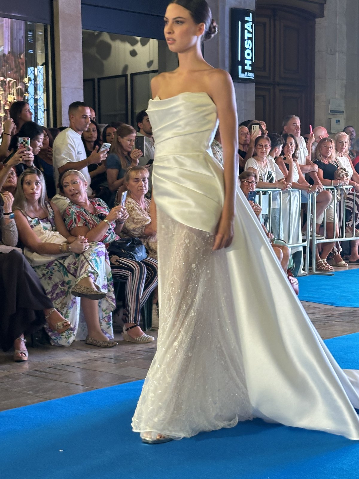Look en la pasarela de Pasarela Larios Málaga Fashion Week en Calle Larios