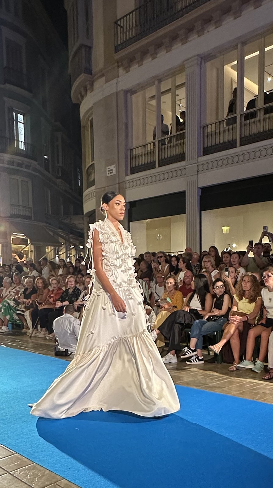 Look en la pasarela de Pasarela Larios Málaga Fashion Week en Calle Larios