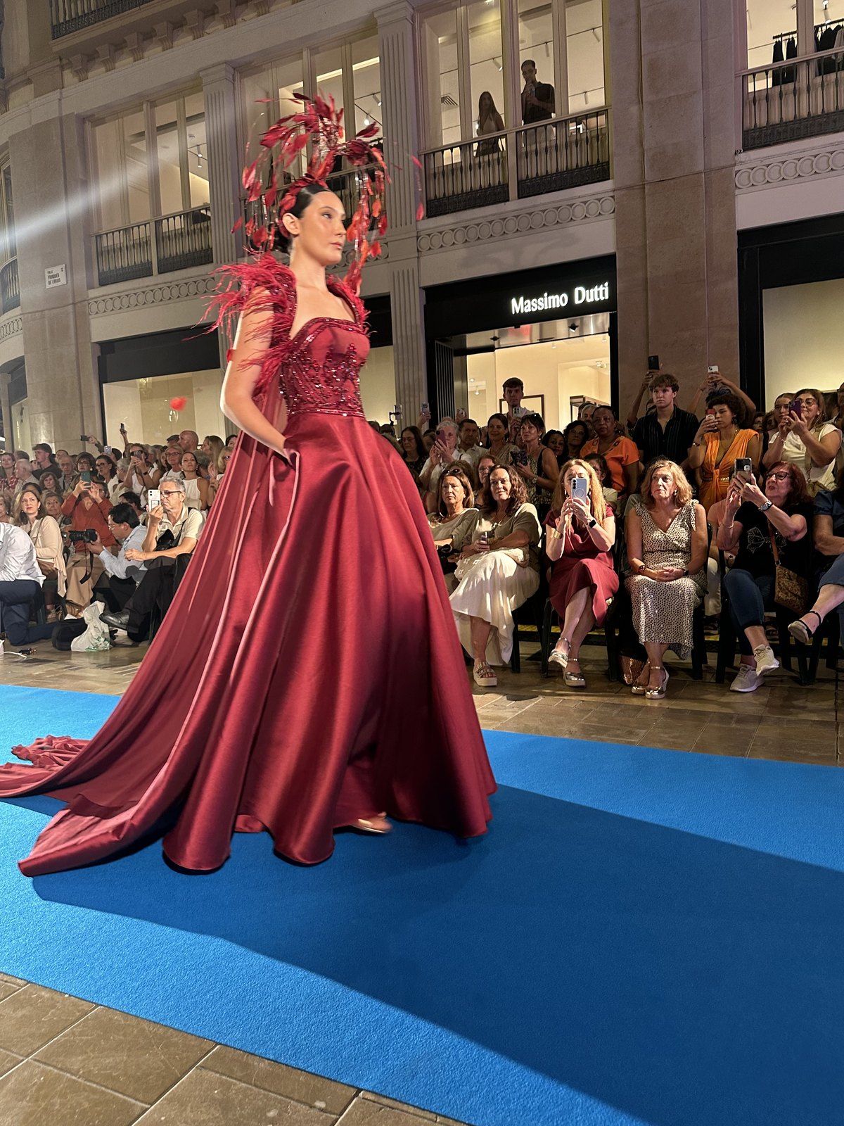 Look en la pasarela de Pasarela Larios Málaga Fashion Week en Calle Larios