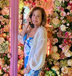 Cabina floral en Rose Café & Restaurant, Sunny Isles