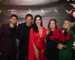 El equipo de MET Group y Hola Latinos junto a los protagonistas del evento. El equipo de MET Group y Hola Latinos junto a los protagonistas del evento.