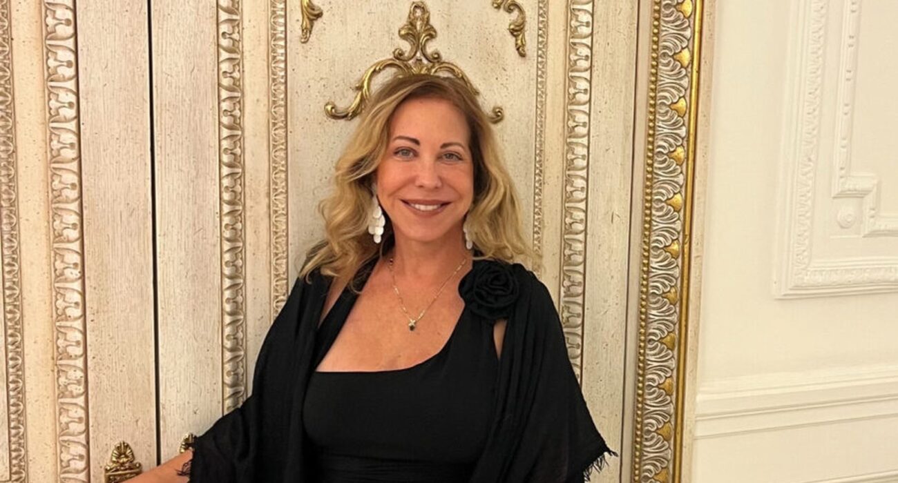 Nancy Esteves, Hola Latinos